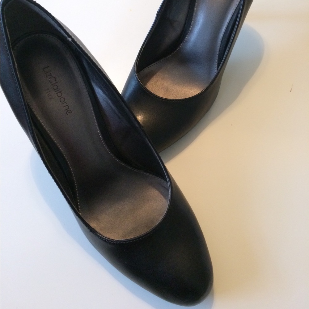 Classic, yet Cute Black High Heels